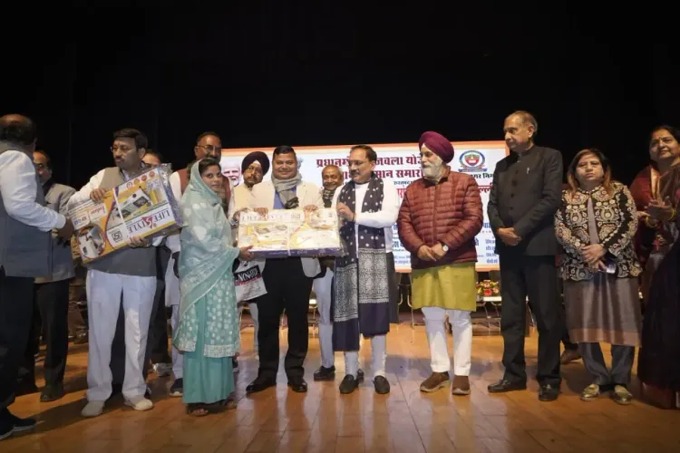 Did 251 MCD Employees Receive Free LPG Stoves and Cylinders Under the PM Ujjwala Yojana?