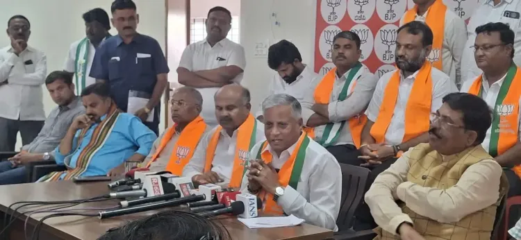 Union Minister V. Somanna Accuses K'taka CM of Deceit Amidst Farmer Crisis