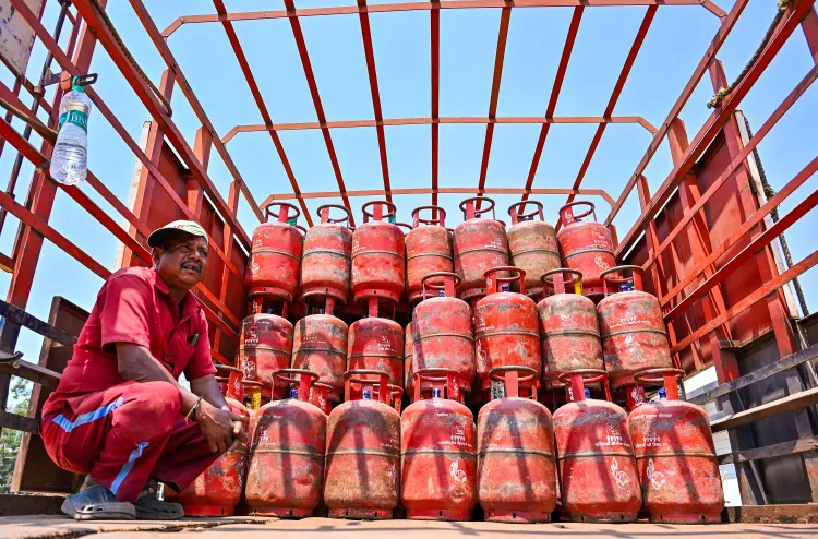 300,000 Metric Tonnes of LPG Stuck at Strait of Hormuz: Government Official