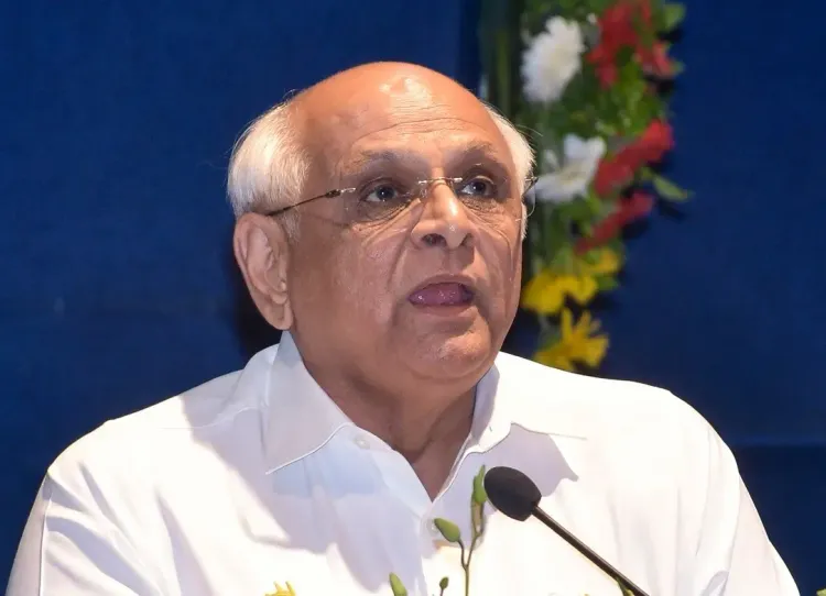 Who are the 43 Gujarat personnel receiving R-Day medals for distinguished service?