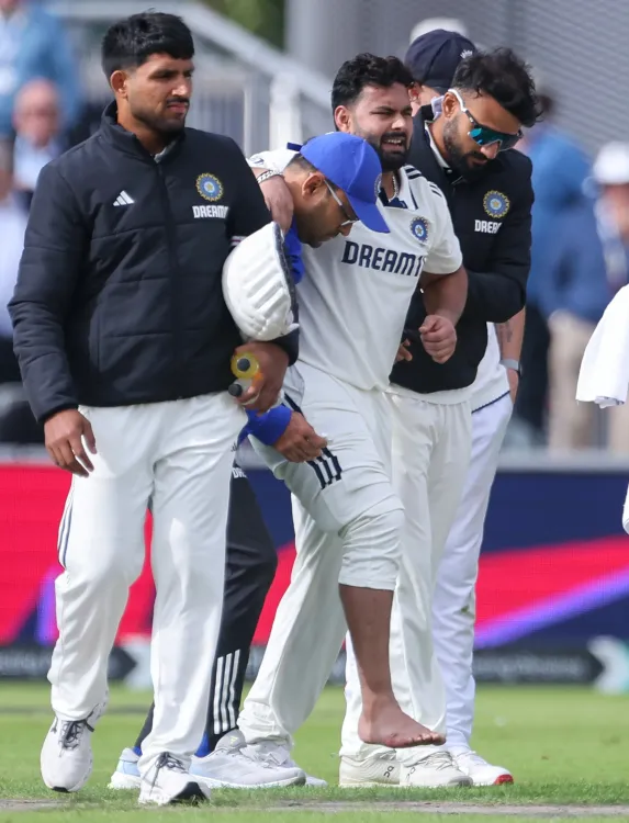 Why Is Rishabh Pant Not Keeping Wickets in the 4th Test?