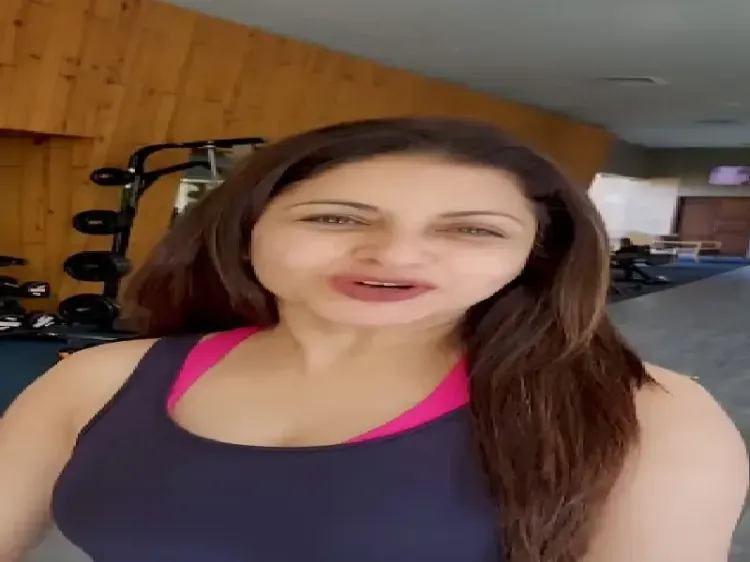 क्या भाग्यश्री ने 56 की उम्र में ड्रिल एक्सरसाइज कर अपनी फुर्ती दिखाई?