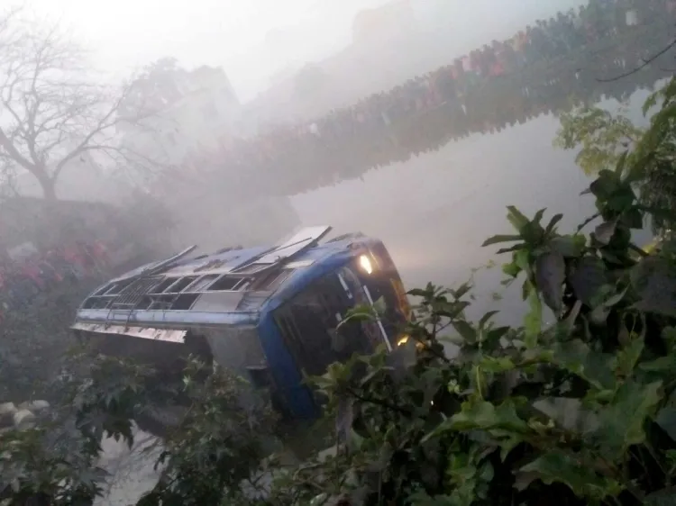 Six Injured in Bihar Bus Accident as Vehicle Plunges into Ditch