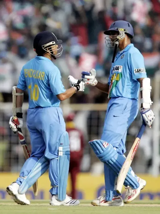 क्या 8 नवंबर का दिन क्रिकेट इतिहास में याद रखा जाएगा, जब तेंदुलकर और द्रविड़ ने 331 रन की साझेदारी की?