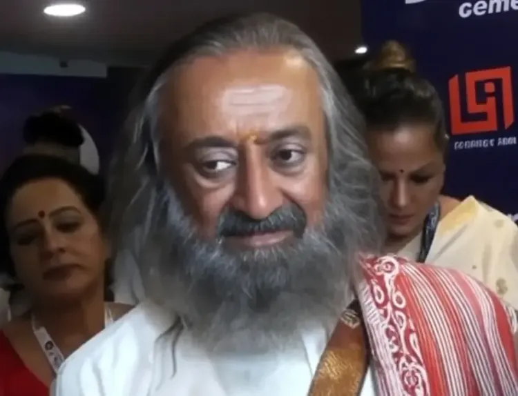 क्या खेल में राजनीति नहीं होनी चाहिए? पाकिस्तान के साथ खेलने का फैसला देश के युवाओं पर : श्री श्री रविशंकर