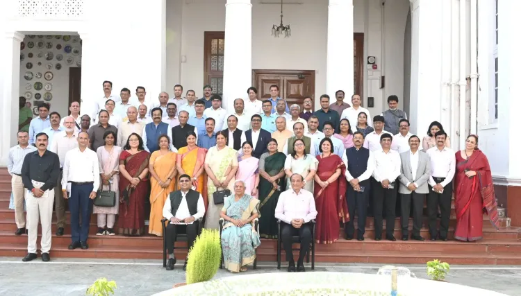 क्या रोजगार और आत्मनिर्भरता विश्वविद्यालय की प्रमुख जिम्मेदारी है? : राज्यपाल आनंदीबेन