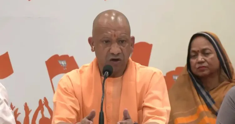 सीएम योगी का विपक्ष पर निशाना: नारी शक्ति वंदन अधिनियम को लेकर बढ़ा आक्रोश