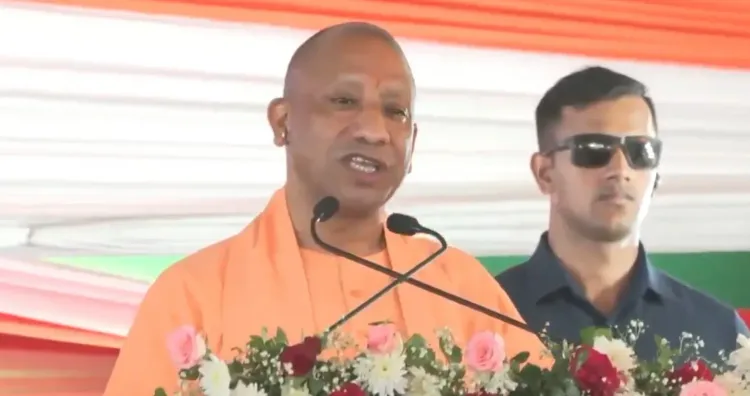सीएम योगी का कांग्रेस-सपा पर प्रहार: 'आस्था पर हमला करने वाले अब आस्थावान बनने का ढोंग कर रहे'