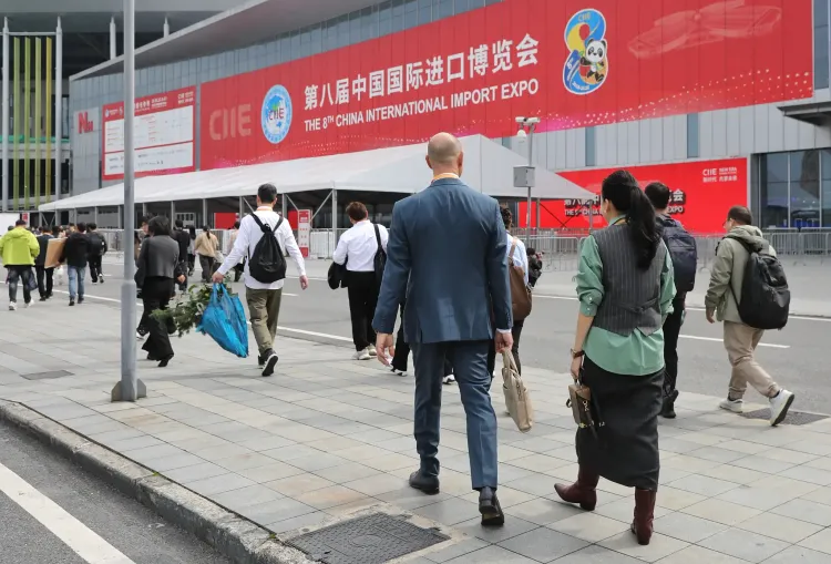 क्या आठवां सीआईआईई शांगहाई में उद्घाटित हुआ?