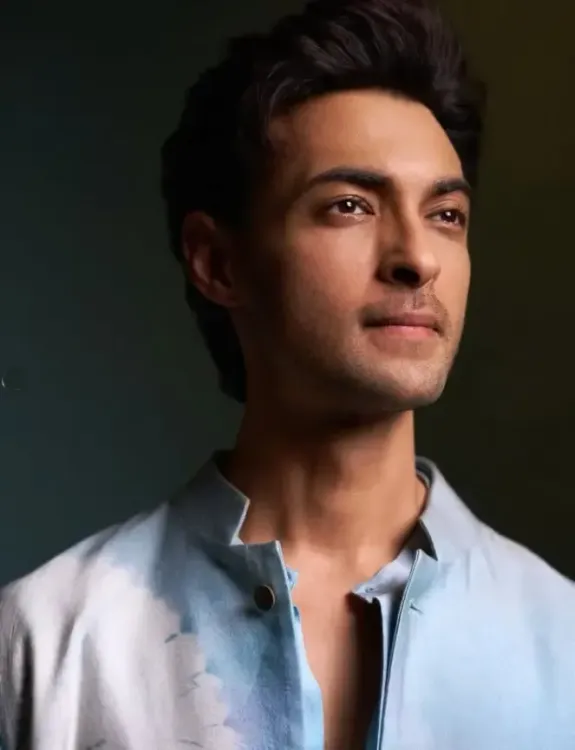 Did Aayush Sharma Dance His Heart Out With His Daughter During His Birthday Celebration?