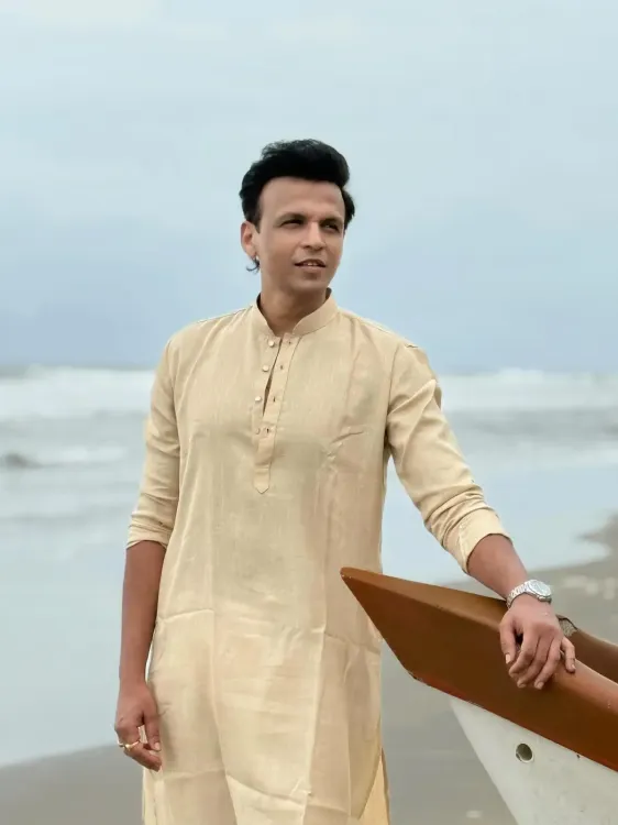 Abhijeet Sawant releases 'Gana Dhaav Re' with daughters for Ganesh Chaturthi