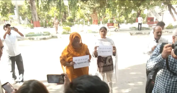 अबोहर गोलीकांड: पीड़ित परिवार का पंजाब विधानसभा के बाहर धरना, भाजपा नेता जाखड़ ने AAP सरकार पर लगाए गंभीर आरोप