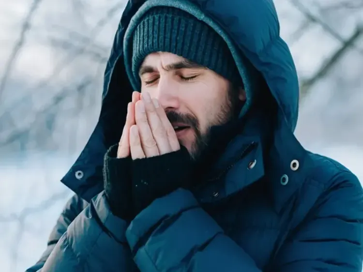 क्या सर्दियों में दिल की धड़कन अचानक बढ़ जाती है? जानें 'विंटर एंग्जायटी' के बारे में