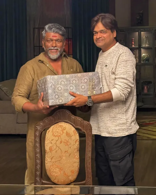 Did Actor Parthiban Present a Special Gift to 'Ustaad Bhagat Singh' Director Harish Shankar?