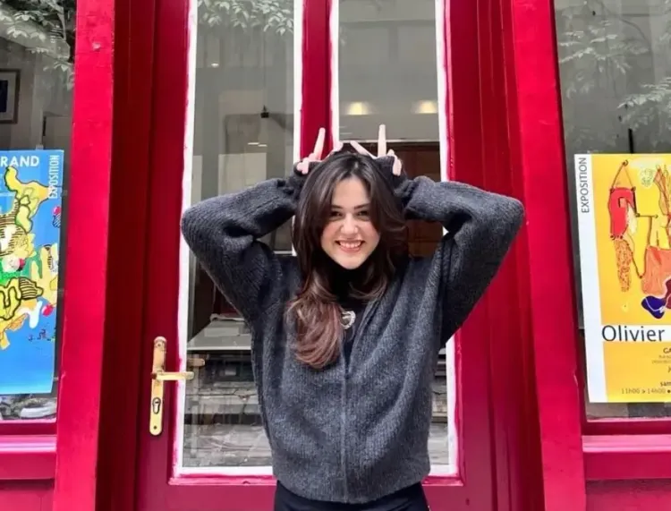 क्या अनीत पड्डा को पेरिस में पापा के खर्राटों की याद आई?