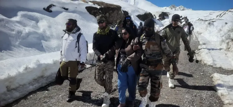 आदि कैलाश में 14,400 फीट पर भारतीय सेना का बचाव अभियान, बीमार महिला यात्री को सुरक्षित निकाला