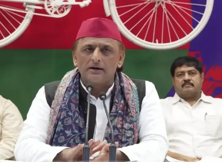 अखिलेश यादव का चुनाव आयोग पर हमला: 'निष्पक्षता पर सवाल, आयोग किसके इशारे पर काम कर रहा?'