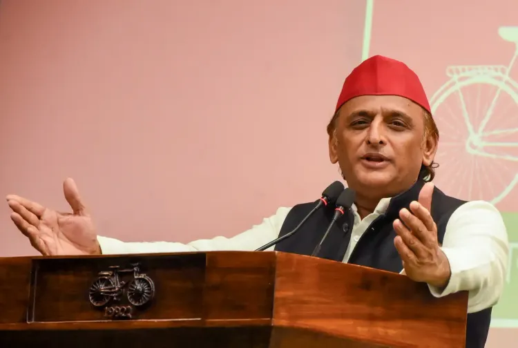 अखिलेश यादव का बागी विधायकों पर शायराना तंज: 'वर्षों बाद भी सदस्यता की पर्ची से ज़्यादा कुछ नहीं मिला'
