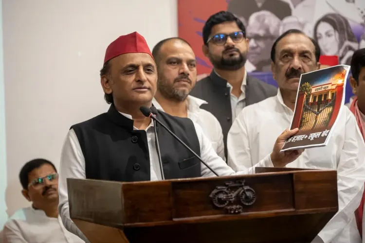 अखिलेश यादव का भाजपा पर प्रहार: 'चार दिन का सत्र, चार दिन बची सरकार'