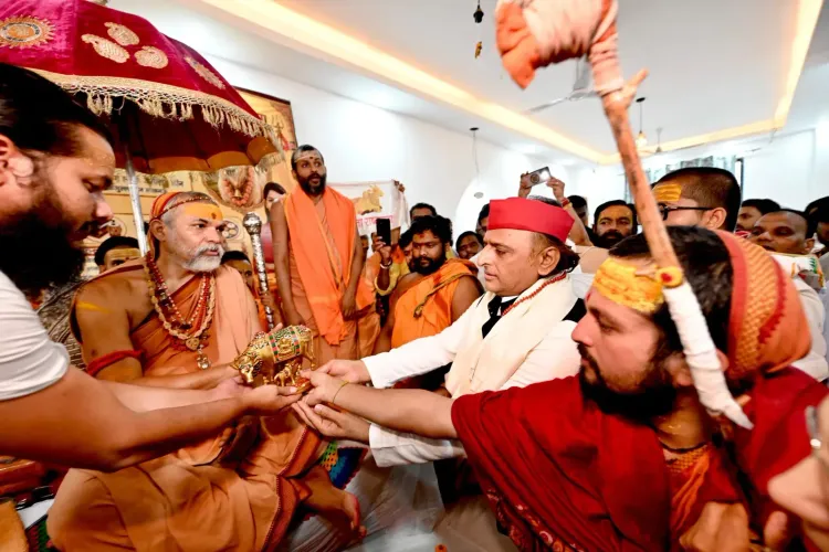Akhilesh Yadav meets Shankaracharya, holds talks on Sanatan Dharma