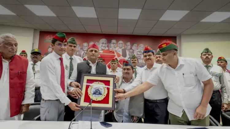 Akhilesh Yadav pays tribute on Kargil Vijay Diwas
