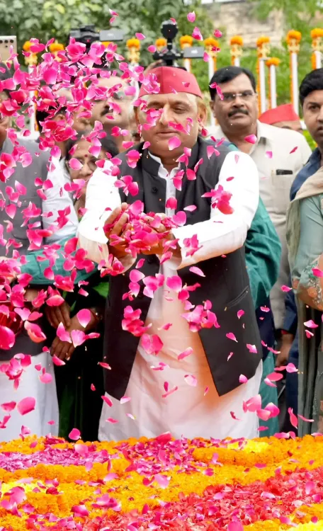 Akhilesh Yadav renews 'Bandhu Rashtra' pledge on Narendra Dev jayanti