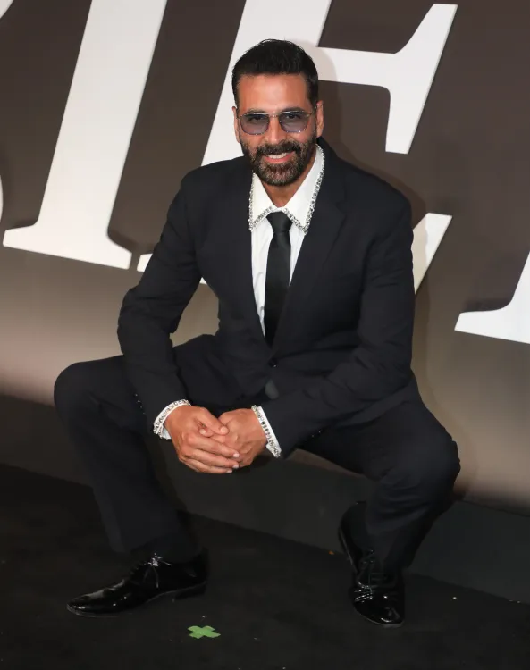 Akshay Kumar Reflects on Early Struggles in Mumbai's Chawl