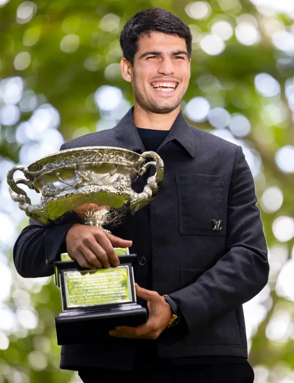 Alcaraz withdraws from Wimbledon and Queen's due to right wrist injury