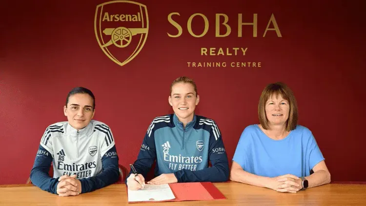 Did Alessia Russo Just Sign a Long-Term Deal with Arsenal?
