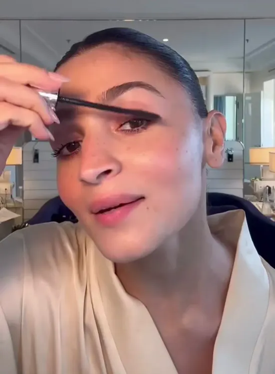 Alia Bhatt endorses 'Maskara' from 'Main Vaapas Aaunga' at Cannes 2025