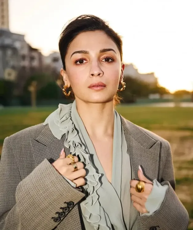 What is Alia Bhatt's favorite travel destination where she can’t yet take Raha?