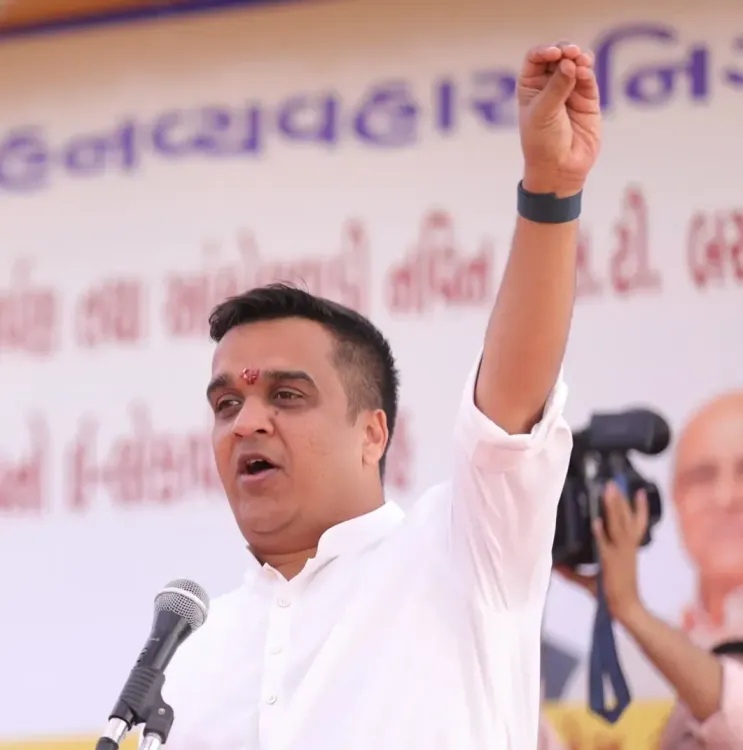क्या अमित शाह के जन्मदिन पर गांधीनगर में स्वच्छता सेवकों को मिला सम्मान?