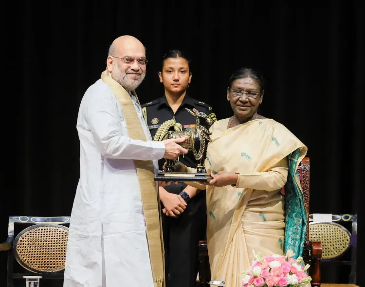 Amit Shah meets Bastar tribals at Rashtrapati Bhavan