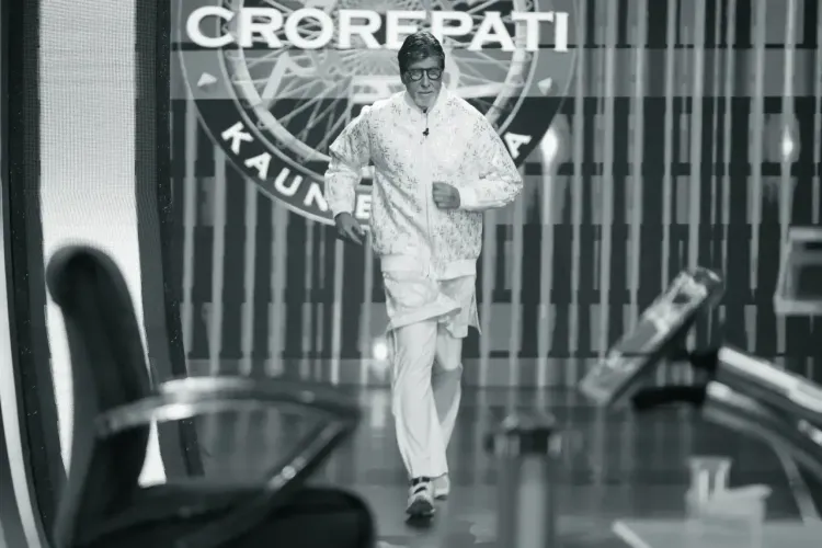 Amitabh Bachchan runs on KBC 18 set amid knee injury, says 'keep running'