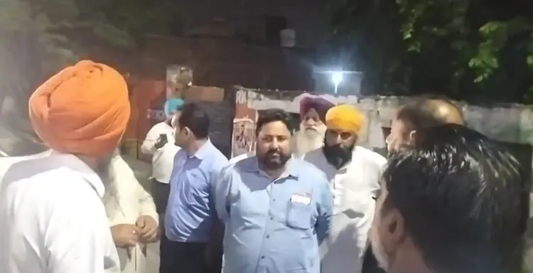 क्या अमृतसर में सड़क हादसे में बस की छत पर बैठे तीन श्रद्धालुओं की मौत हो गई?