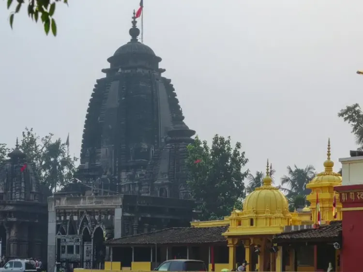 क्या अनंत वासुदेव मंदिर में प्राचीन पद्धति से महाप्रसाद का निर्माण होता है?