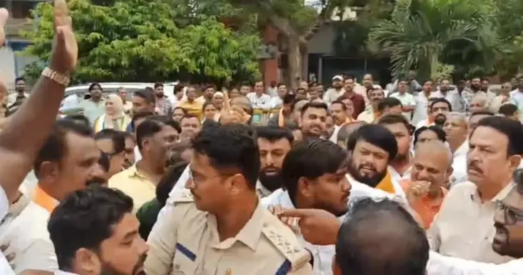 विदादला रजनी से दुर्व्यवहार: आंध्र निर्वाचन आयोग ने एसआई प्रियंका को चुनावी ड्यूटी से हटाने के आदेश दिए