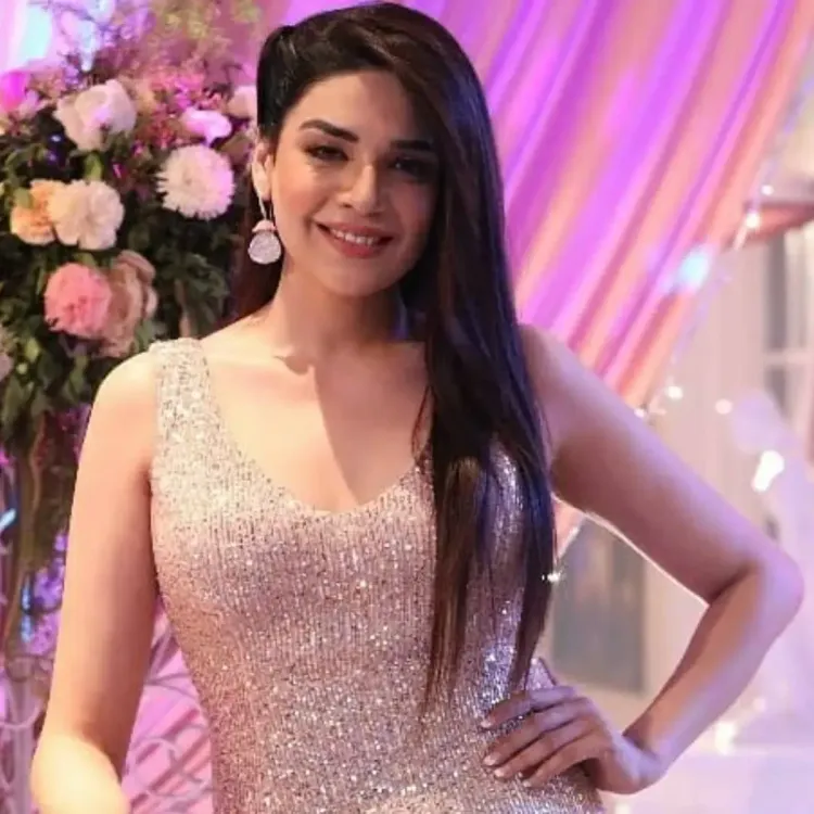 What is Anjumm Fakih's Perspective on Youth and Content Consumption?