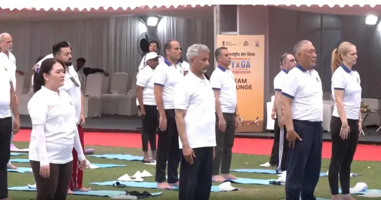12वें अंतरराष्ट्रीय योग दिवस पर दिल्ली में ओम बिरला, जयशंकर, नड्डा समेत दर्जनों नेताओं ने किया योगाभ्यास