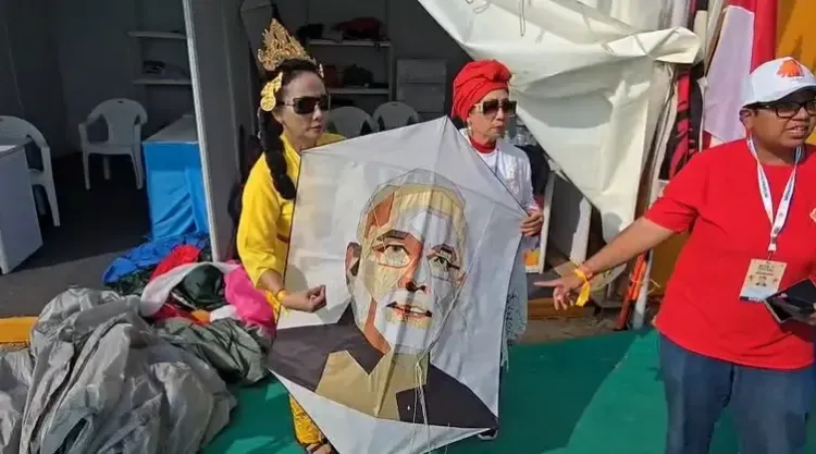 क्या पीएम मोदी का क्रेज 'ऑपरेशन सिंदूर' थीम वाली पतंग ने सबका ध्यान खींचा?