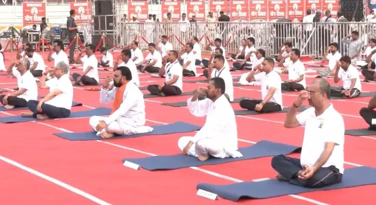 अंतरराष्ट्रीय योग दिवस 2026: पटना में मुख्यमंत्री सम्राट चौधरी ने किया योगाभ्यास, बिहार के कई जिलों में कार्यक्रम