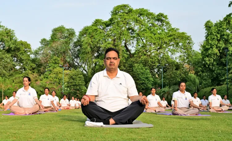 अंतरराष्ट्रीय योग दिवस 2025: जयपुर में सीएम भजनलाल शर्मा ने कालिका पेट्रोलिंग यूनिट संग किया योगाभ्यास