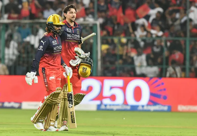 आरसीबी ने अंतिम 5 ओवरों में बनाए 97 रन, आईपीएल में नया रिकॉर्ड स्थापित किया