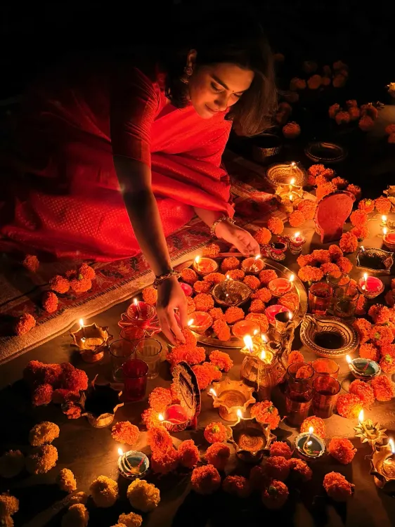 Did Apple CEO Tim Cook Share a 'Stunning' Diwali Image by a Mumbai-Based Photographer?