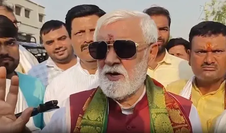 आरा: कथित फर्जी एनकाउंटर पर अश्विनी चौबे ने भरत भूषण तिवारी परिवार से मिलकर माँगी उच्चस्तरीय जाँच