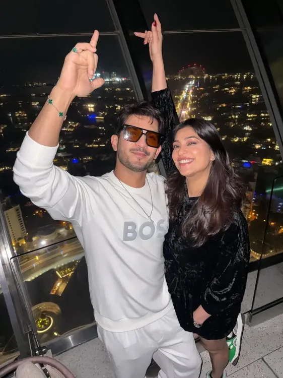 Did Arjun Bijlani Channel His Inner Shah Rukh Khan as Neha Thanks Him?