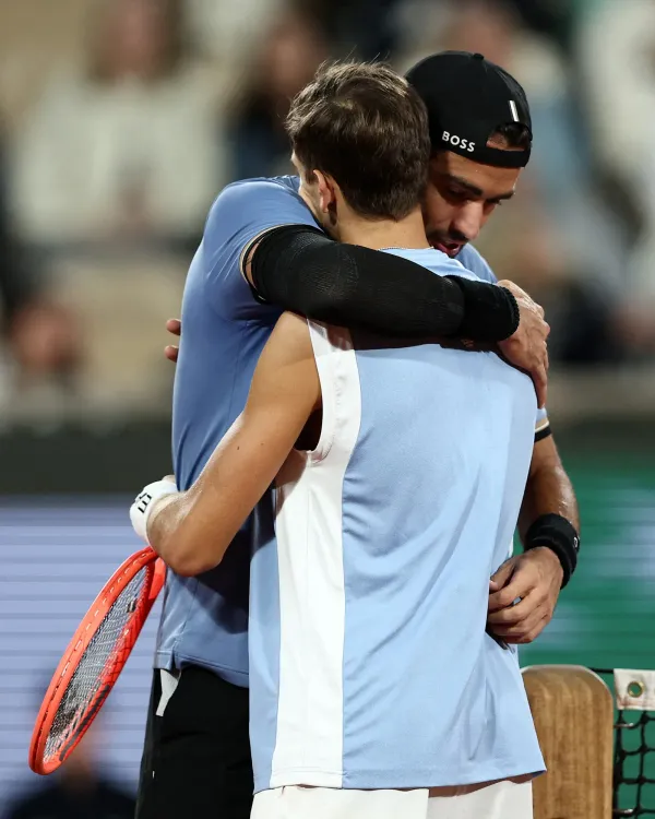 Arnaldi reaches maiden Grand Slam semis as Berrettini retires at Roland Garros