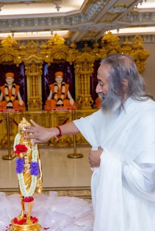 Did Art of Living founder Sri Sri Ravi Shankar visit BAPS temple in Mumbai?