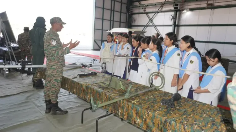 क्या भारतीय सेना ने ‘नो योर आर्मी कैंपेन’ में हथियारों का प्रदर्शन किया?