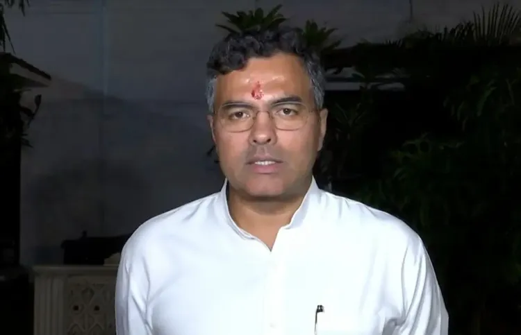 प्रवेश वर्मा: केजरीवाल का न्यायपालिका पर सवाल उठाना 'अर्बन आतंकवादी' जैसा